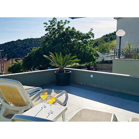 Amazing Apartment In Makarska With House Sea View Екстериор снимка
