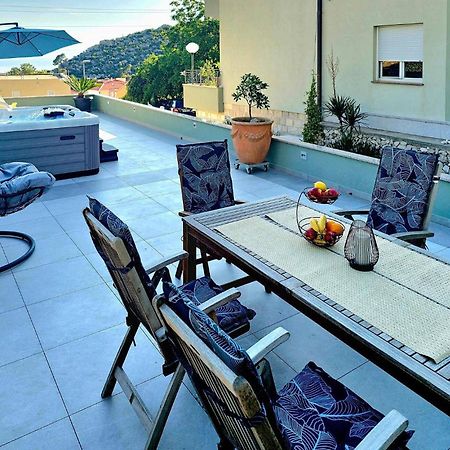 Amazing Apartment In Makarska With House Sea View Екстериор снимка