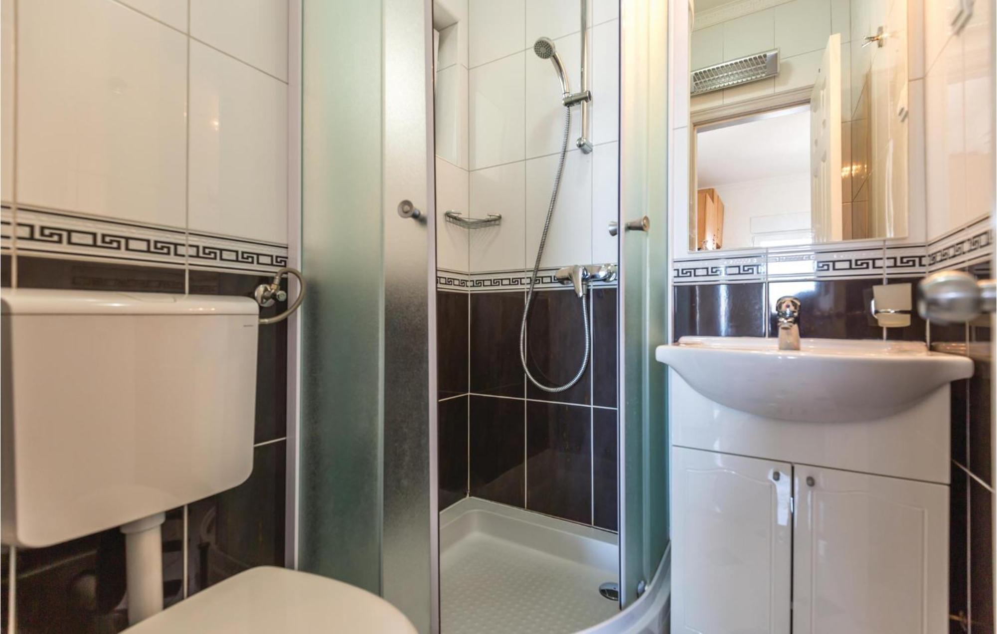Amazing Apartment In Makarska With House Sea View Екстериор снимка