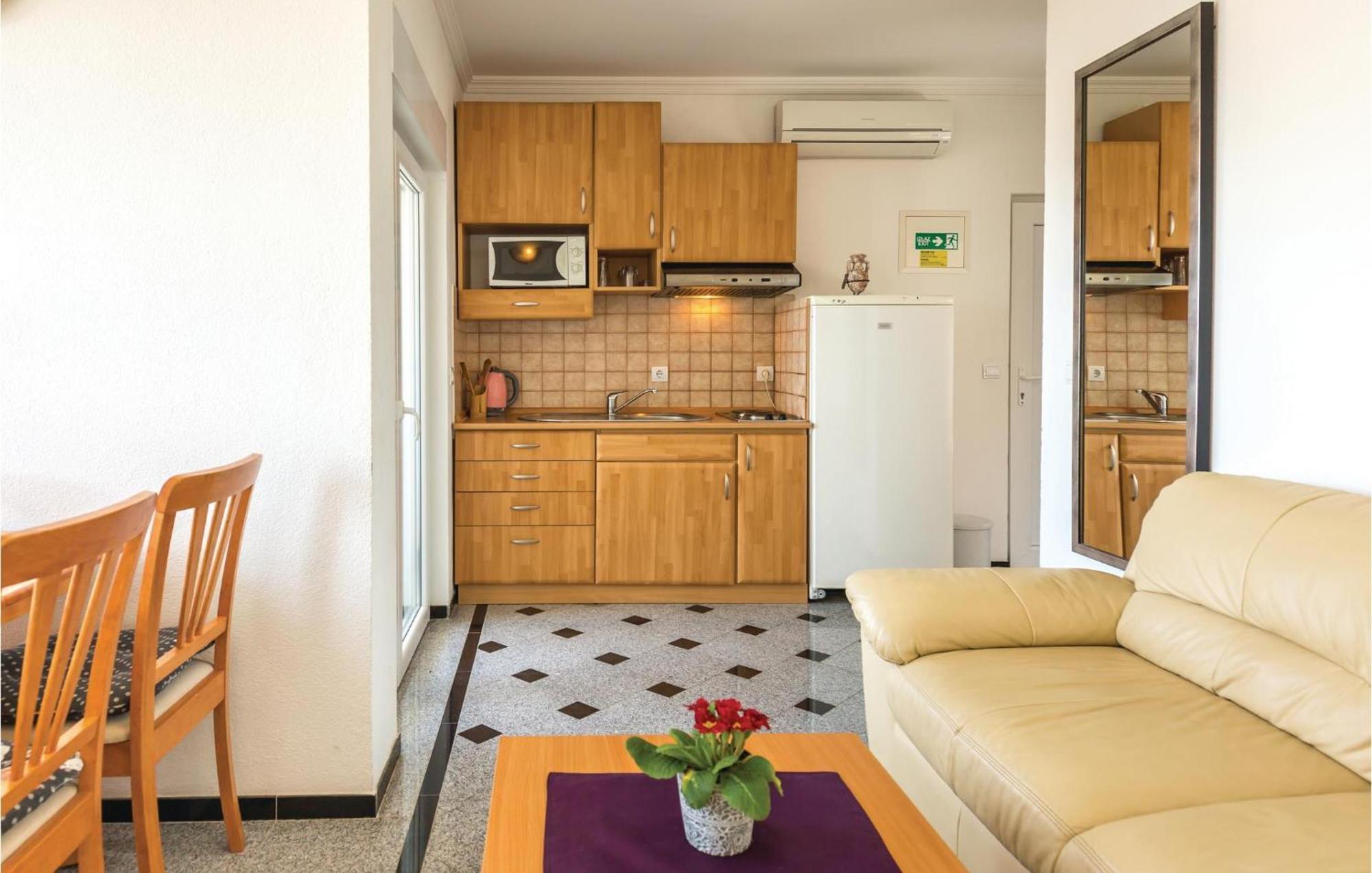 Amazing Apartment In Makarska With House Sea View Екстериор снимка