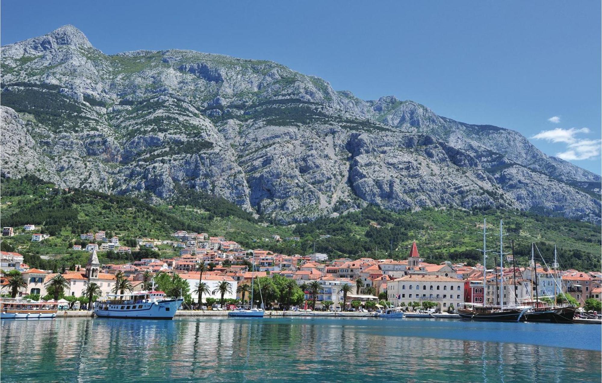 Amazing Apartment In Makarska With House Sea View Екстериор снимка