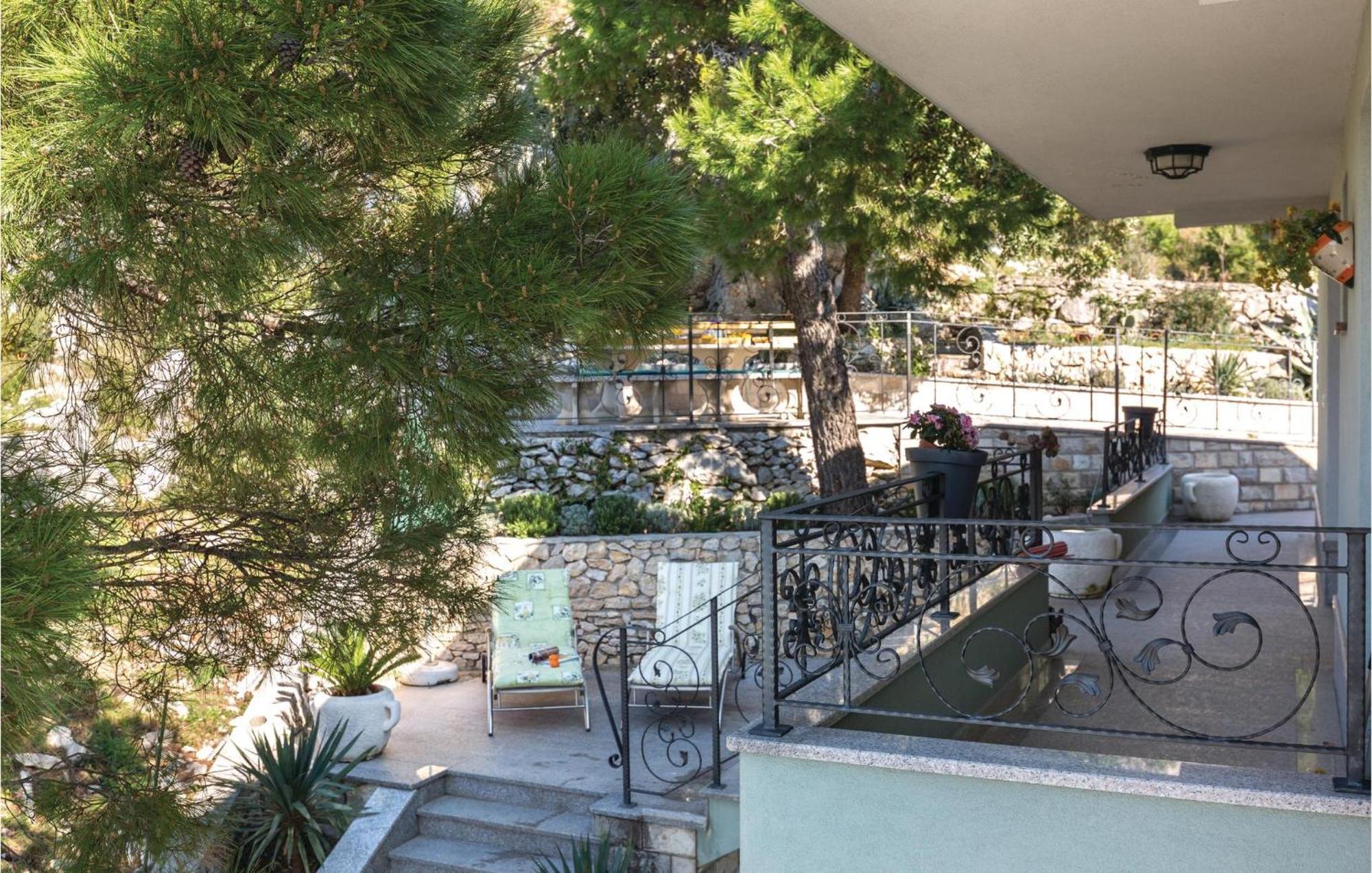 Amazing Apartment In Makarska With House Sea View Екстериор снимка