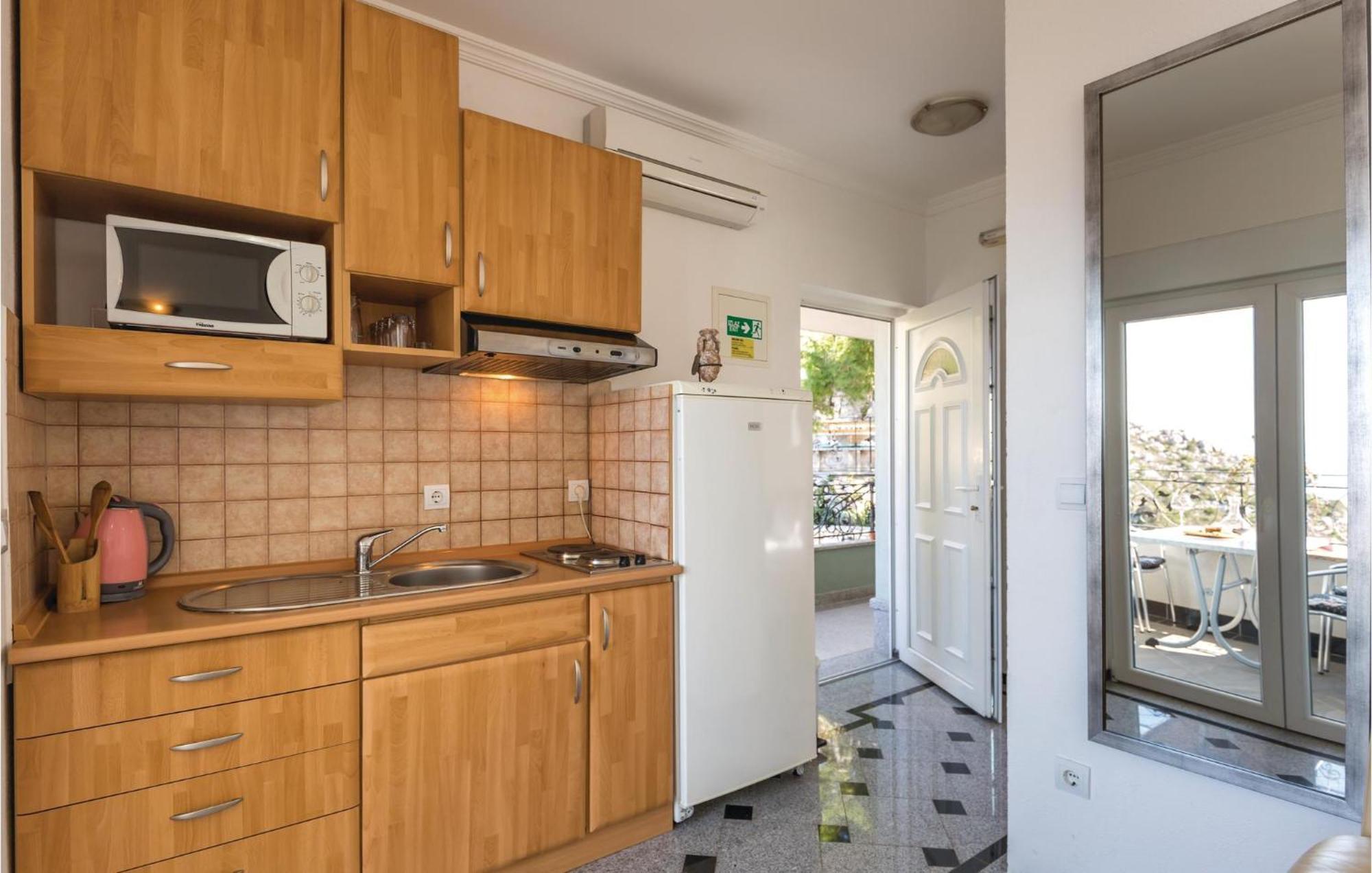 Amazing Apartment In Makarska With House Sea View Екстериор снимка