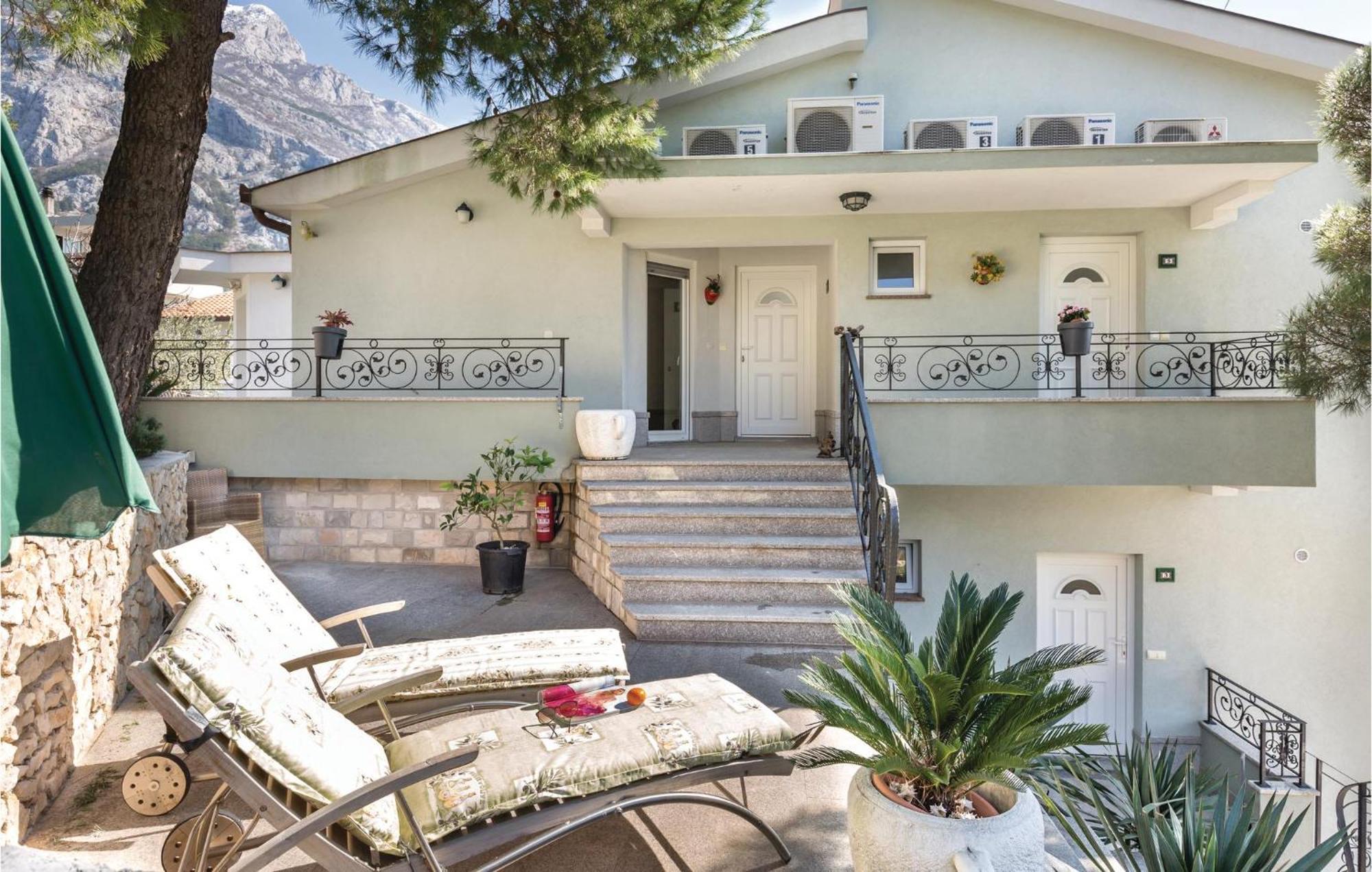 Amazing Apartment In Makarska With House Sea View Екстериор снимка