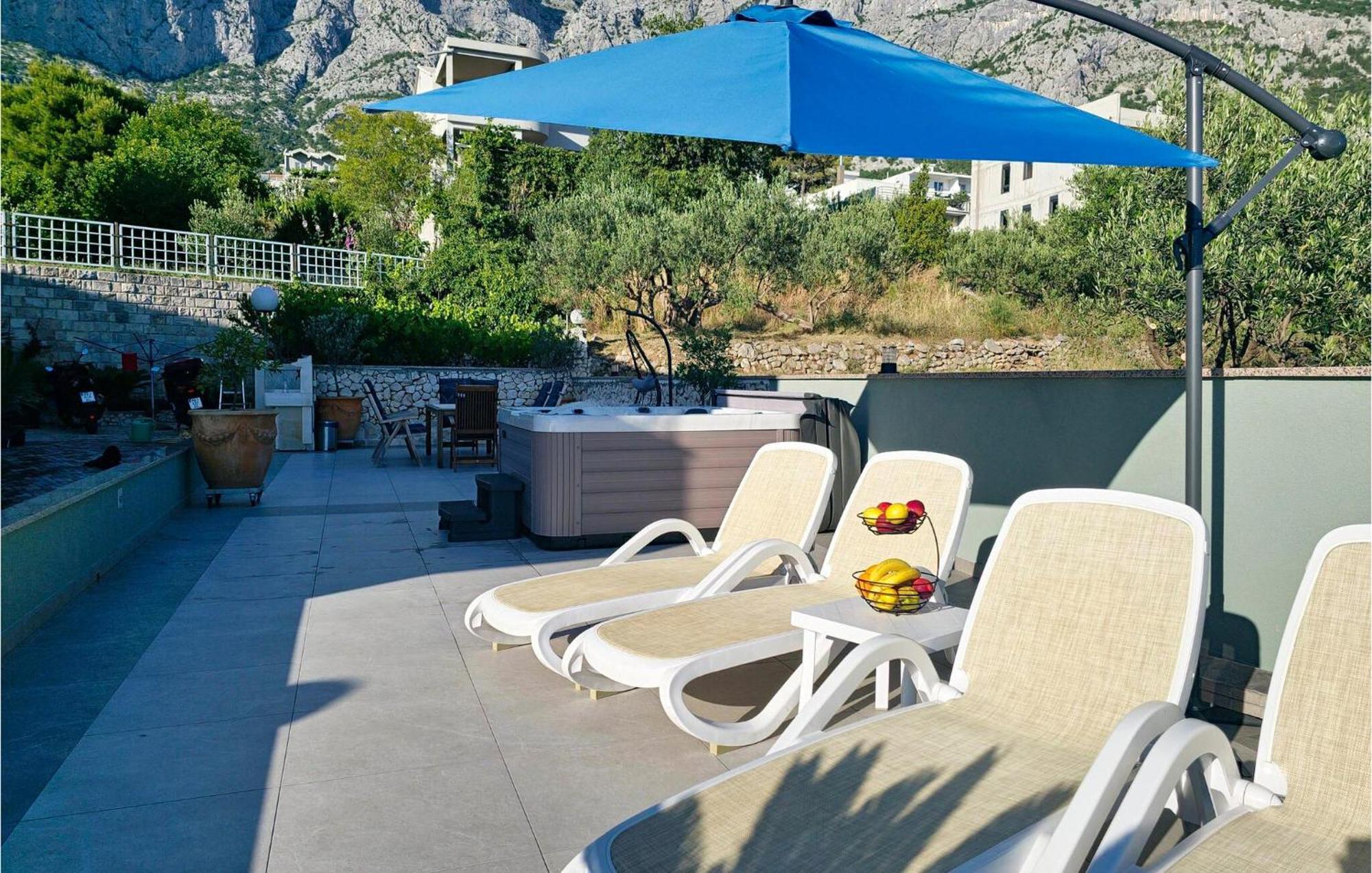 Amazing Apartment In Makarska With House Sea View Екстериор снимка