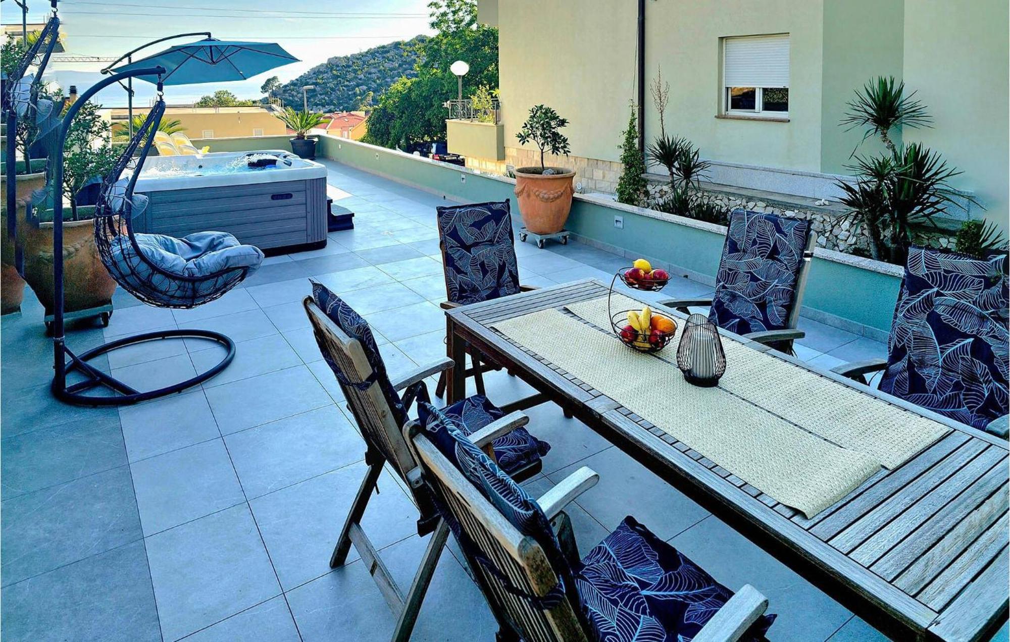Amazing Apartment In Makarska With House Sea View Екстериор снимка